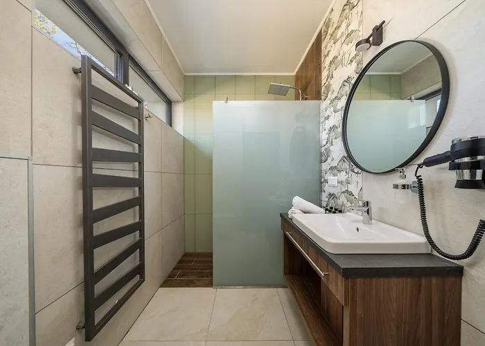 Balaton Flow شقة فندقية 4*