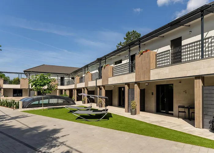 Balaton Flow شقة فندقية 4*